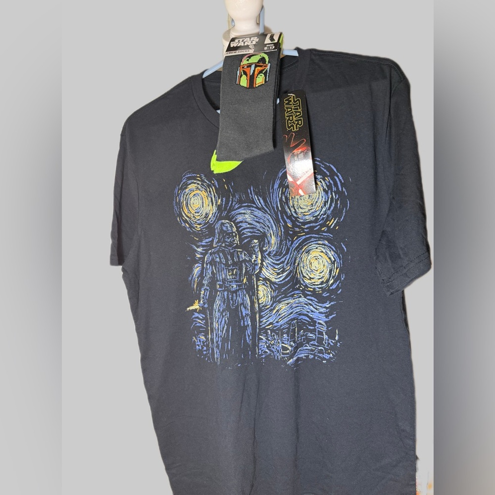 Star Wars Disney Men's Large Darth Vader Van Gogh Style T-Shirt & Socks Set NWT - Picture 10 of 10